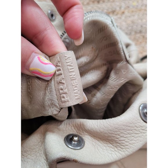 [Prada] Handbag - Picture 4 of 16